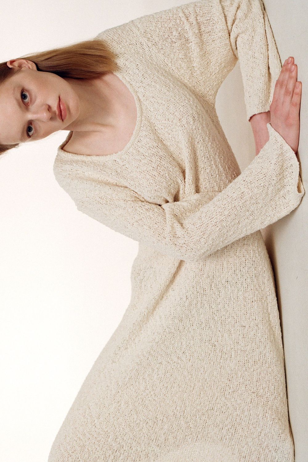 Трикотажна максі-сукня з довгим рукавом