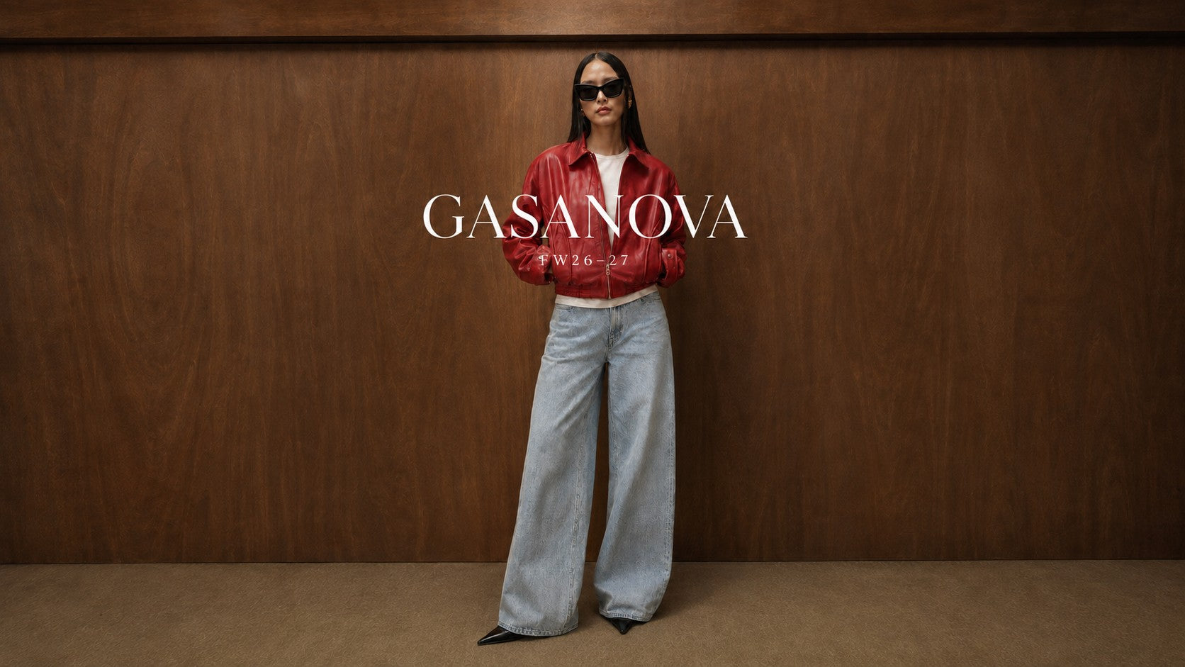 GASANOVA FW26-27 — модель у червоному шкіряному бомбері та широких джинсах